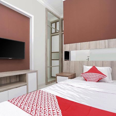 Oyo 747 Cipunegara Residence Сурабая Екстериор снимка