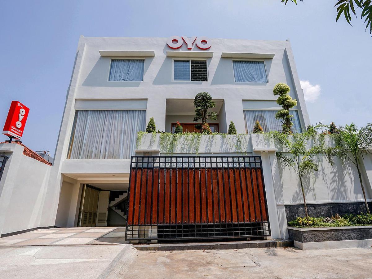 Oyo 747 Cipunegara Residence Сурабая Екстериор снимка