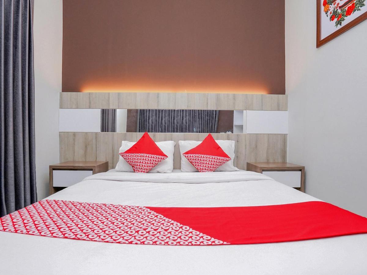 Oyo 747 Cipunegara Residence Сурабая Екстериор снимка