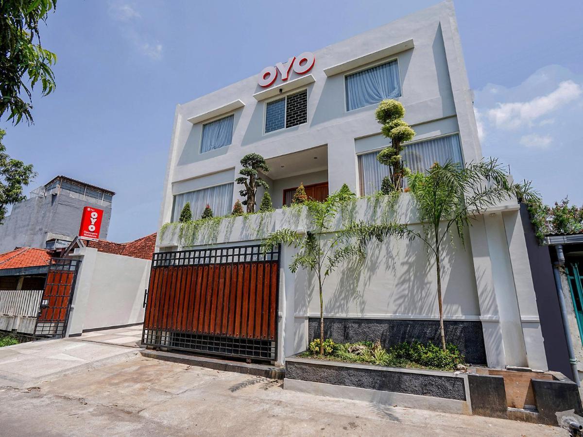 Oyo 747 Cipunegara Residence Сурабая Екстериор снимка
