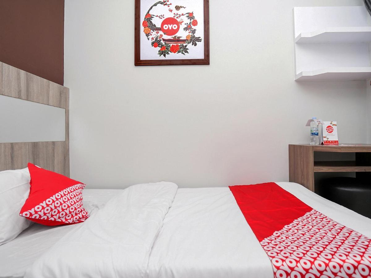 Oyo 747 Cipunegara Residence Сурабая Екстериор снимка