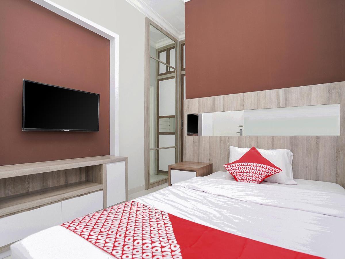 Oyo 747 Cipunegara Residence Сурабая Екстериор снимка