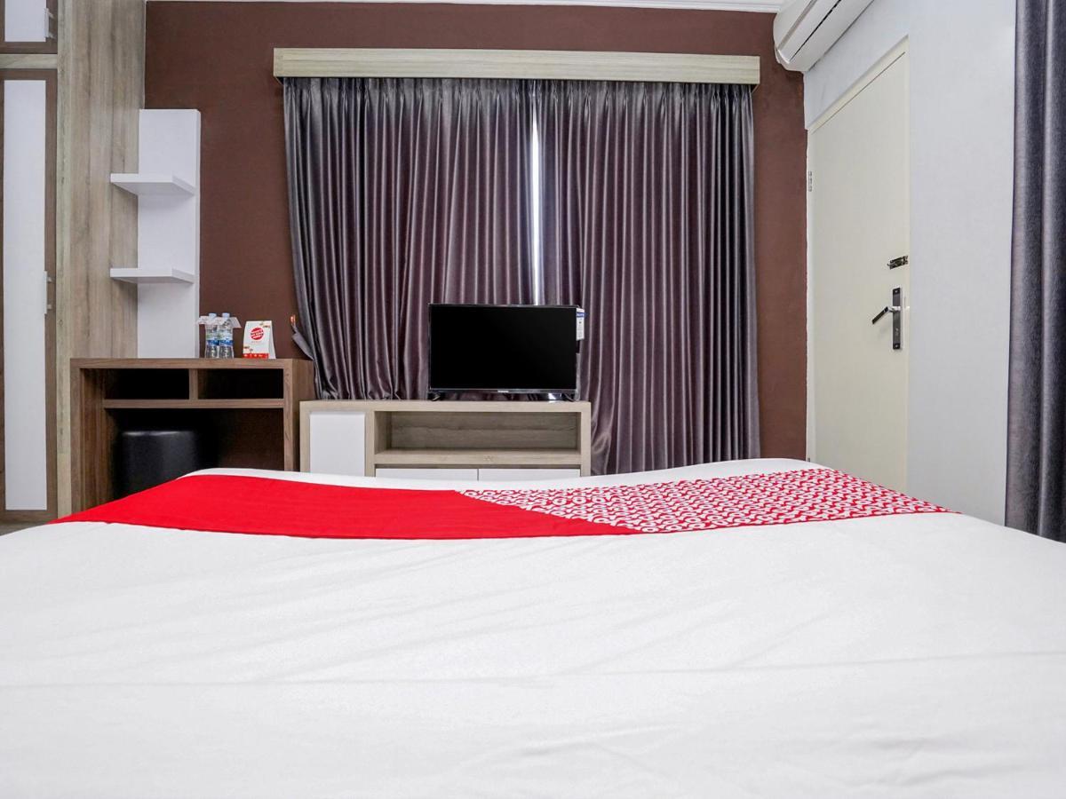 Oyo 747 Cipunegara Residence Сурабая Екстериор снимка