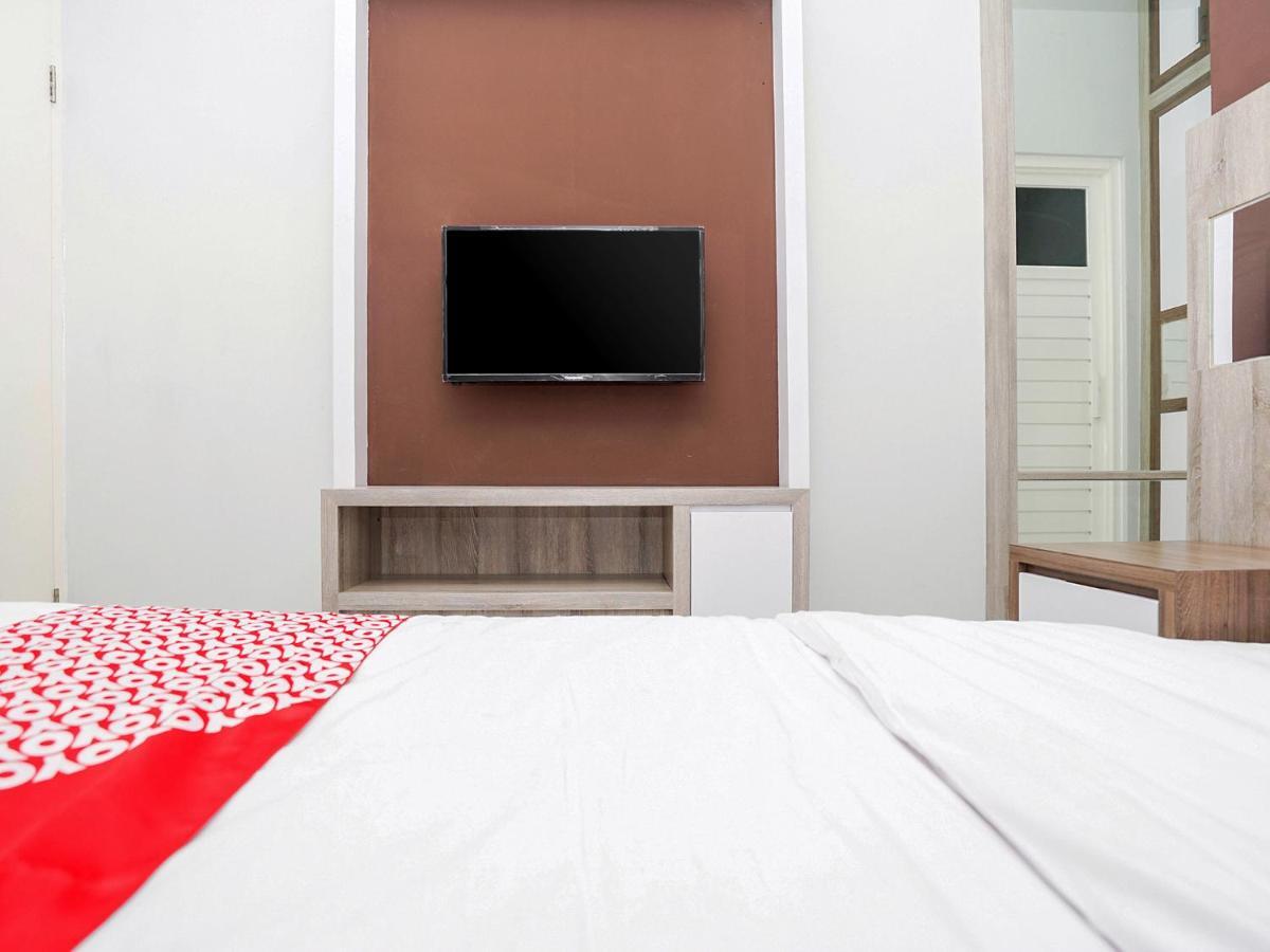 Oyo 747 Cipunegara Residence Сурабая Екстериор снимка