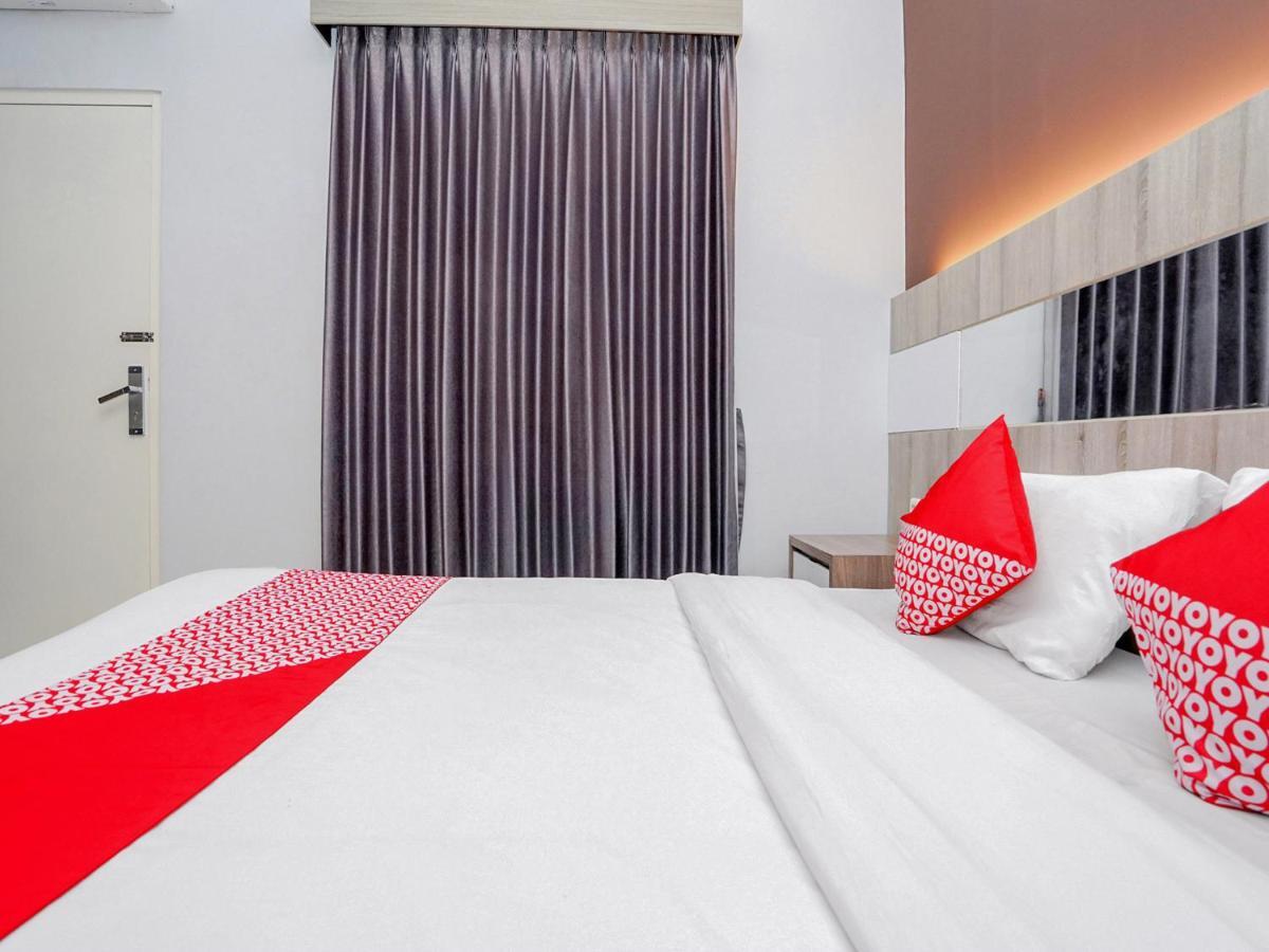 Oyo 747 Cipunegara Residence Сурабая Екстериор снимка
