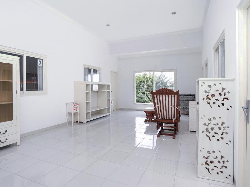 Oyo 747 Cipunegara Residence Сурабая Екстериор снимка