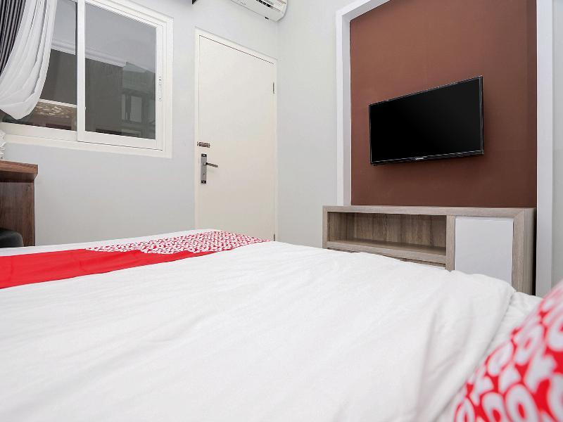 Oyo 747 Cipunegara Residence Сурабая Екстериор снимка