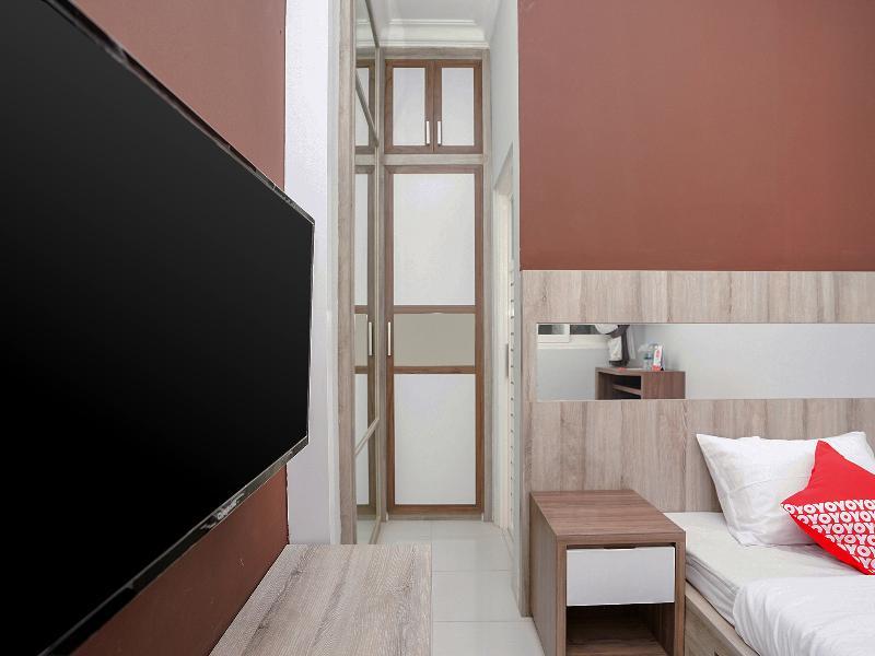 Oyo 747 Cipunegara Residence Сурабая Екстериор снимка
