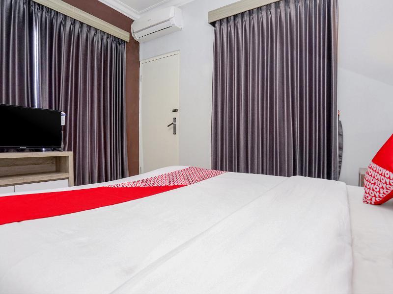 Oyo 747 Cipunegara Residence Сурабая Екстериор снимка