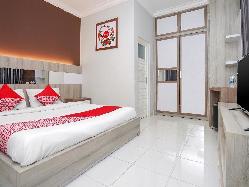 Oyo 747 Cipunegara Residence Сурабая Екстериор снимка